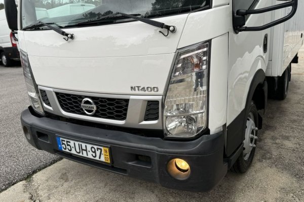 Nissan NT 400 3.0 dCi 35.13 C/ Plataforma elevatória 