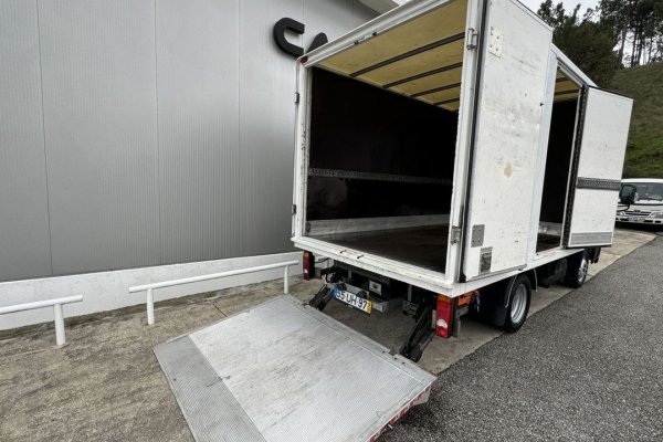 Nissan NT 400 3.0 dCi 35.13 C/ Plataforma elevatória 
