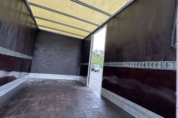 Nissan NT 400 3.0 dCi 35.13 C/ Plataforma elevatória 
