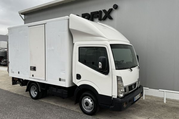 Nissan NT 400 3.0 dCi 35.13 C/ Plataforma elevatória 