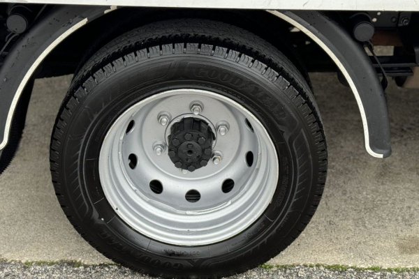 Nissan NT 400 3.0 dCi 35.13 C/ Plataforma elevatória 