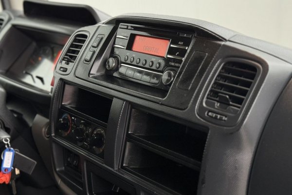 Nissan NT 400 3.0 dCi 35.13 C/ Plataforma elevatória 