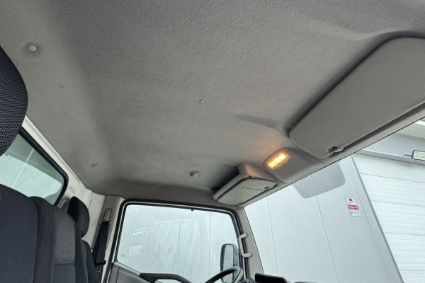 Nissan NT 400 3.0 dCi 35.13 C/ Plataforma elevatória 