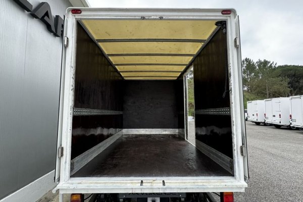 Nissan NT 400 3.0 dCi 35.13 C/ Plataforma elevatória 