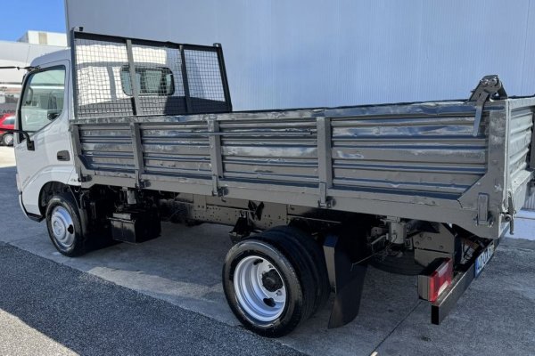 Toyota Dyna 3.0 D-4D Tri-Basculante 
