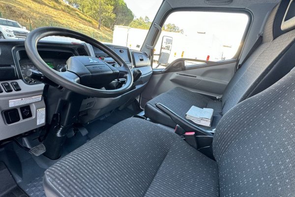 Mitsubishi Canter 3S13 Caixa Larga 