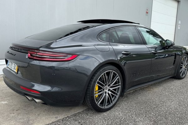 Porsche Panamera 