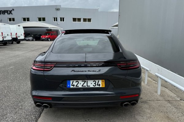Porsche Panamera 
