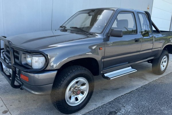 Toyota Hilux LN88 2.4D Cabine extra 4 lugares 