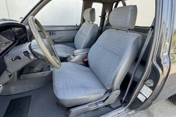 Toyota Hilux LN88 2.4D Cabine extra 4 lugares 