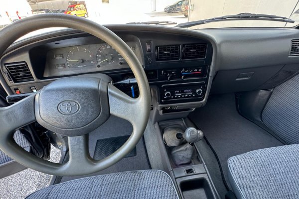 Toyota Hilux LN88 2.4D Cabine extra 4 lugares 