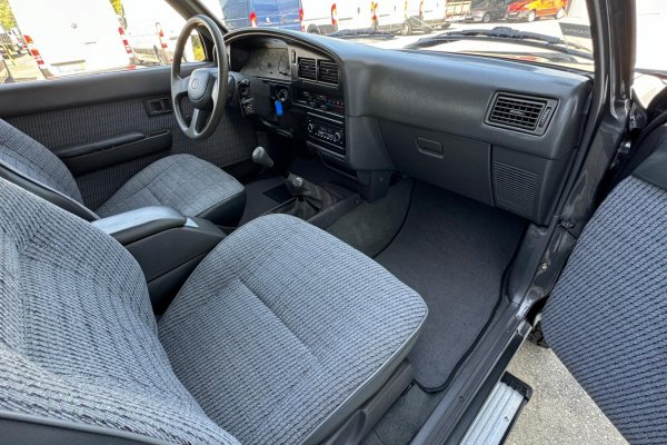 Toyota Hilux LN88 2.4D Cabine extra 4 lugares 