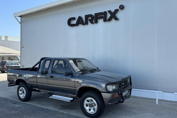 Toyota Hilux LN88 2.4D Cabine extra 4 lugares 