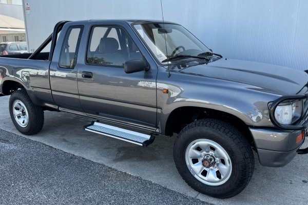Toyota Hilux LN88 2.4D Cabine extra 4 lugares 