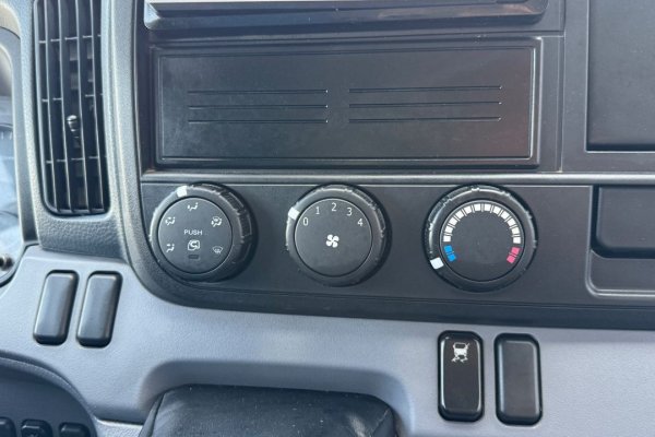 Mitsubishi Canter 3C13 C/Lonas 