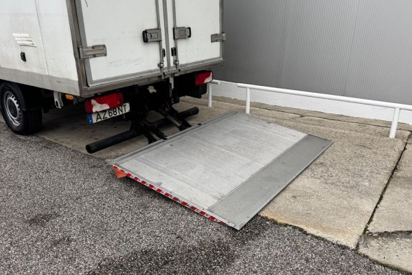 Mercedes-Benz Sprinter 315 CDI/43 C/ Plataforma Elevatória 