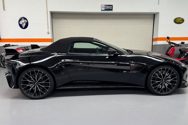 Aston Martin Vantage Roadster 