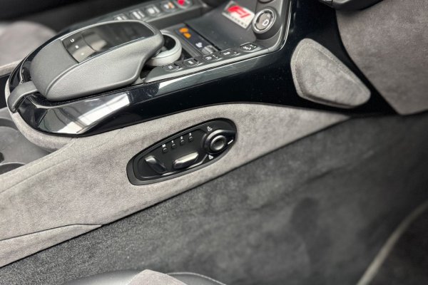 Aston Martin Vantage Roadster 