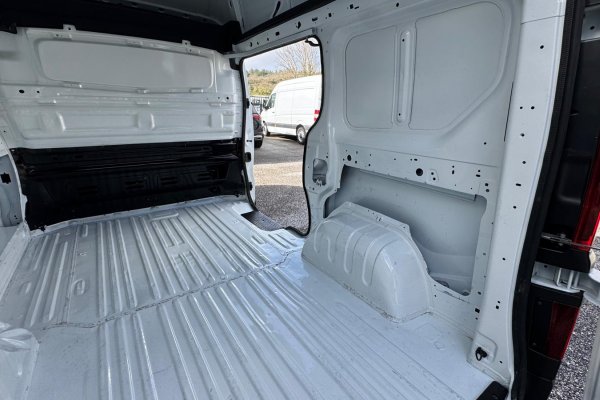 Renault Trafic 2.0 dCi L1 H2 Fase III 