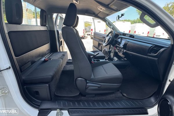 Toyota Hilux 2.4 D-4D 4X4 cabine extra 