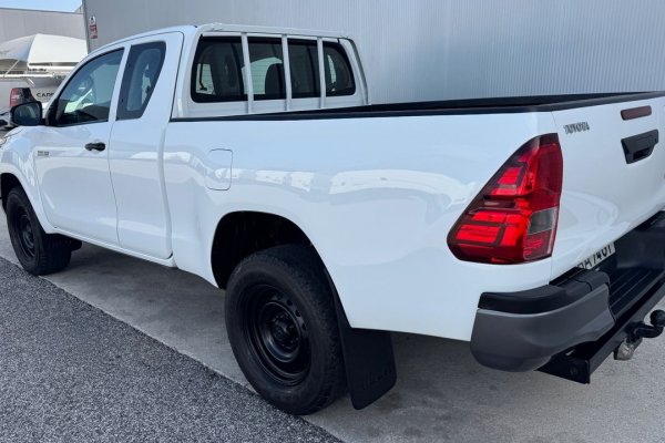 Toyota Hilux 2.4 D-4D 4X4 cabine extra 