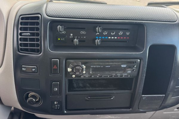 Toyota Dyna 3.0 D-4D C/ Cesto Elevat�rio 