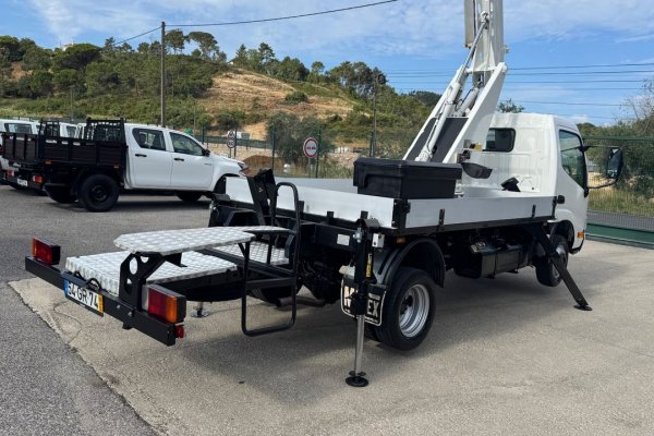 Toyota Dyna 3.0 D-4D C/ Cesto Elevat�rio 