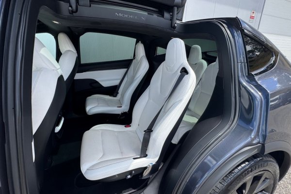 Tesla Model X 