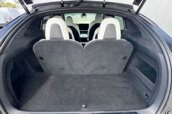 Tesla Model X 