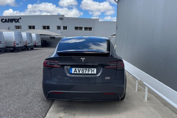Tesla Model X 