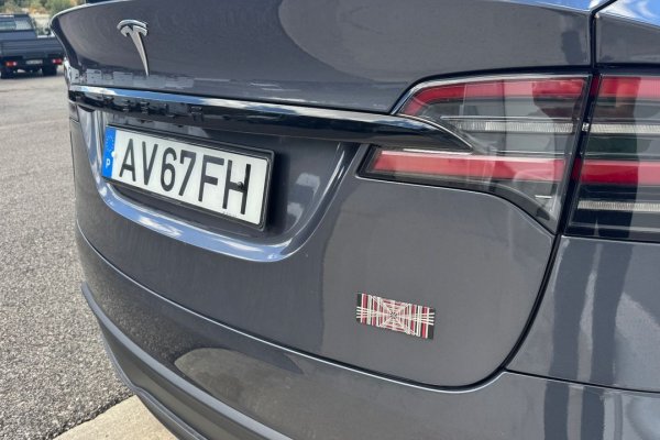 Tesla Model X 