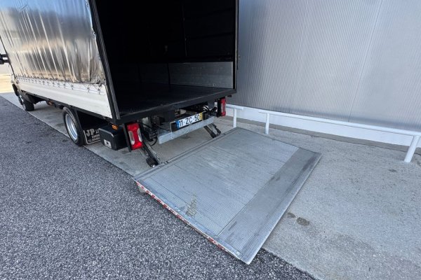 Iveco Daily 2.3 35C16 C/ Plat. Elevatória 