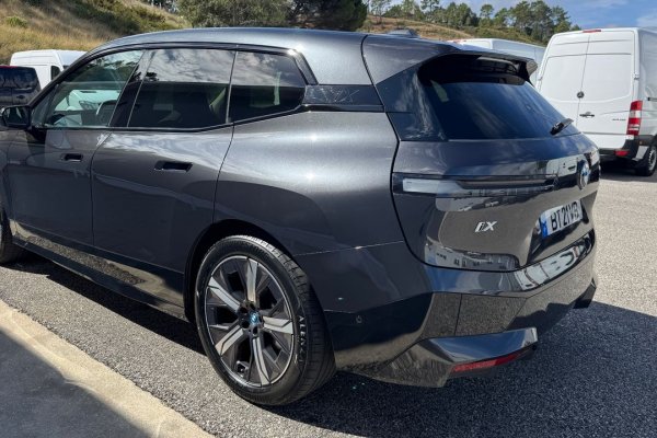 BMW iX 