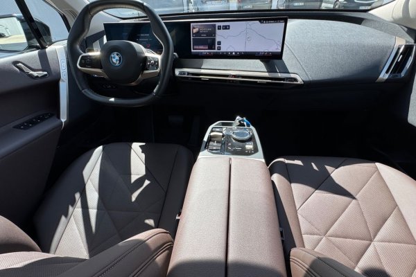 BMW iX 