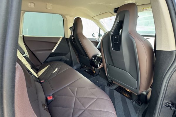 BMW iX 