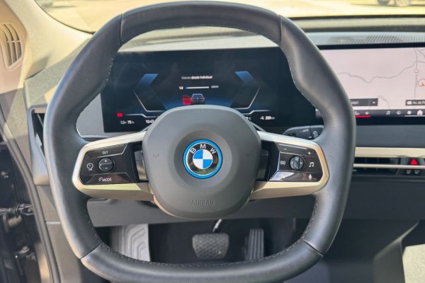 BMW iX 