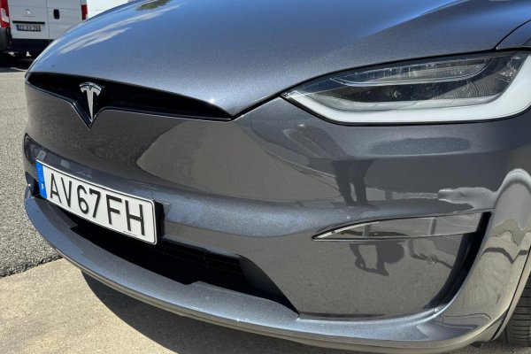 Tesla Model X 