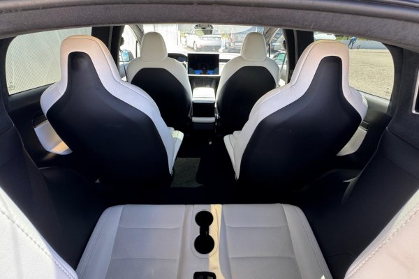 Tesla Model X 