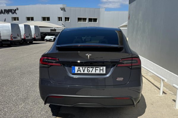 Tesla Model X 