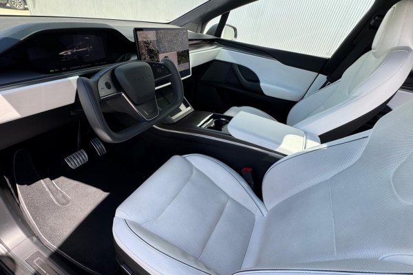 Tesla Model X 