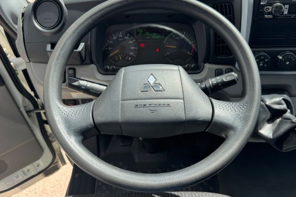 Mitsubishi Canter 3C13 C/ Plat. Elevatória 