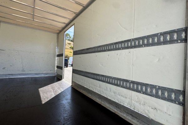 Mitsubishi Canter 3C13 C/ Plat. Elevatória 