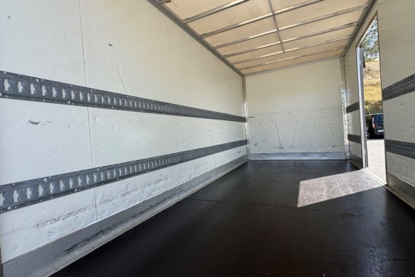 Mitsubishi Canter 3C13 C/ Plat. Elevatória 