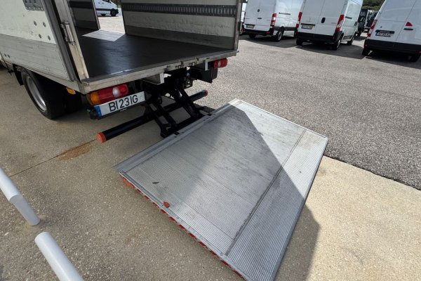 Mitsubishi Canter 3C13 C/ Plat. Elevatória 