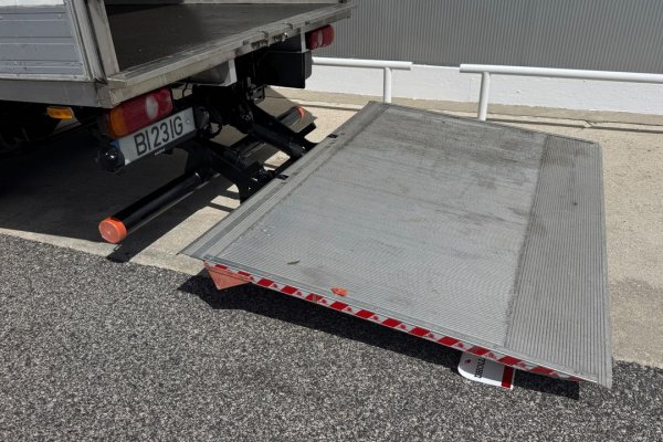Mitsubishi Canter 3C13 C/ Plat. Elevatória 