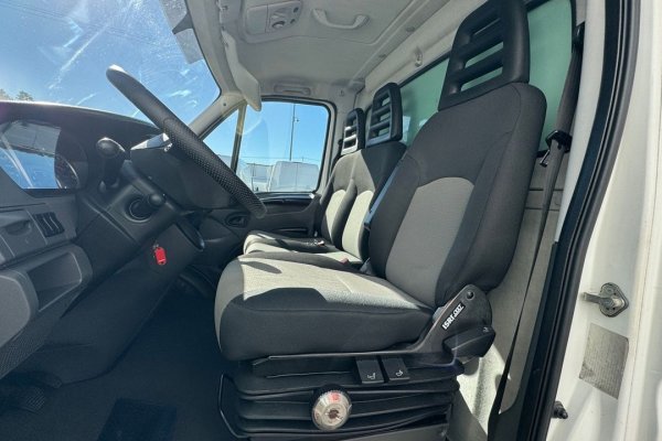 Iveco Daily 35C13 C/ Plat. Elev.  C/ frio 