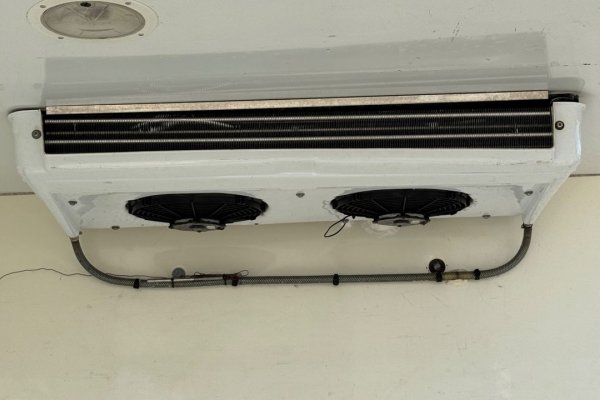 Iveco Daily 35C13 C/ Plat. Elev.  C/ frio 