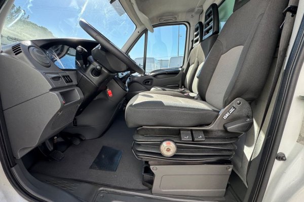 Iveco Daily 35C13 C/ Plat. Elev.  C/ frio 