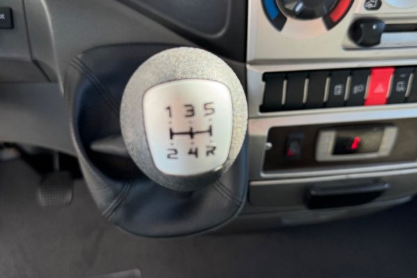 Iveco Daily 35C13 C/ Plat. Elev.  C/ frio 