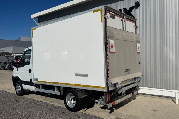 Iveco Daily 35C13 C/ Plat. Elev.  C/ frio 